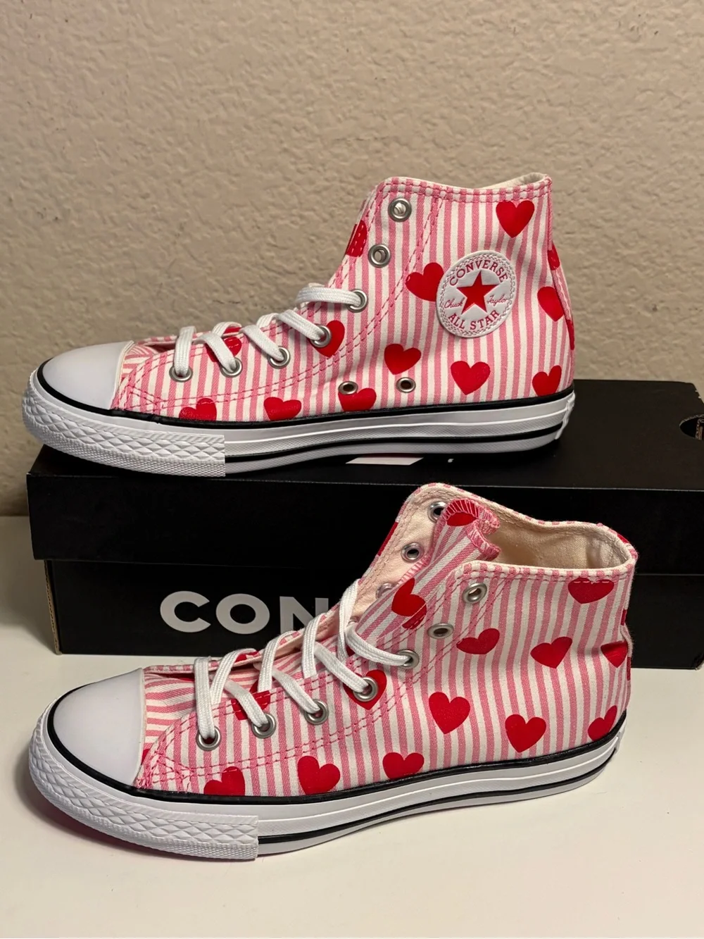 Converse Chuck Taylor All Star High Top Pink Red Heart Stripe Junior US 3 New
